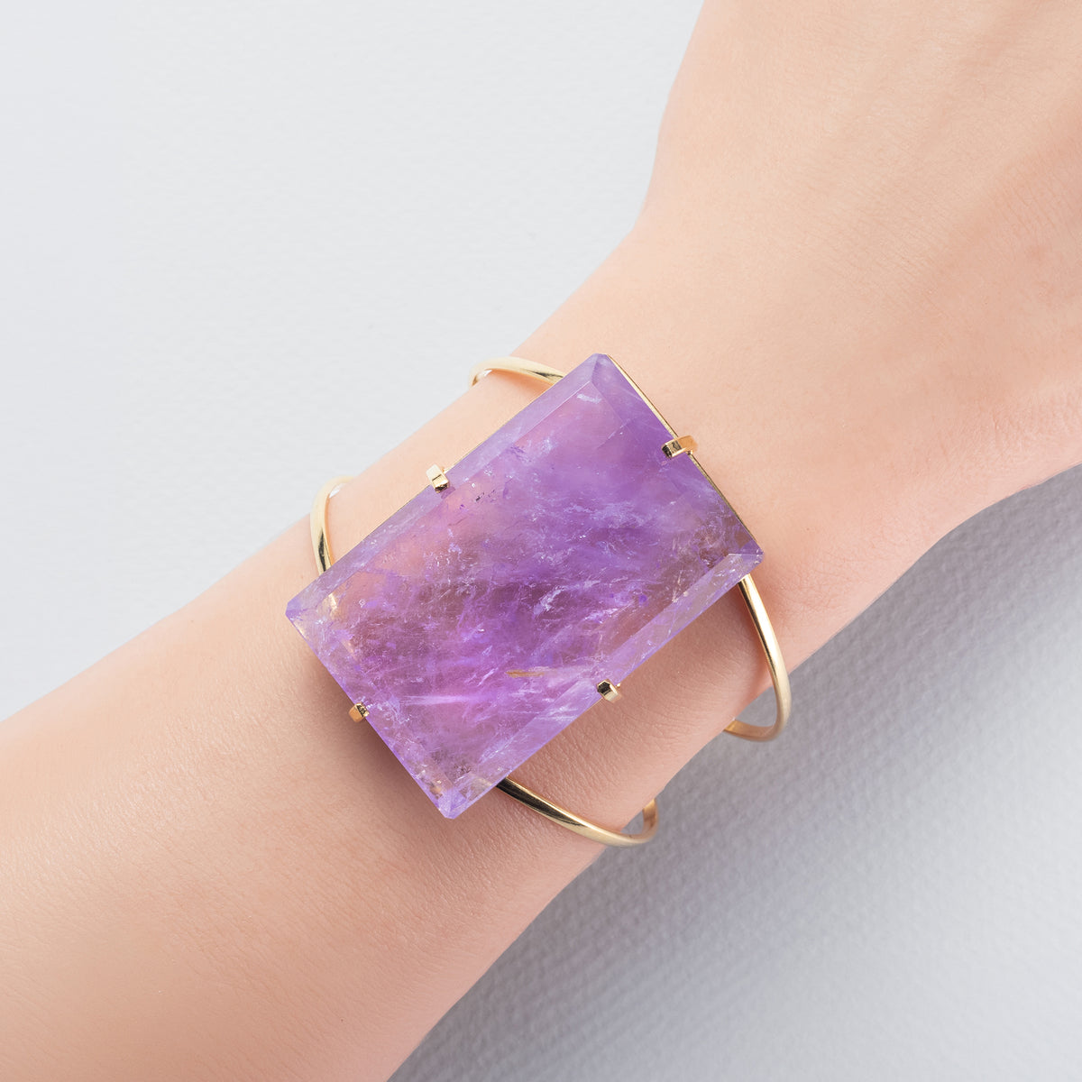Bracelet en améthyste avec grand cabochon rectangulaire