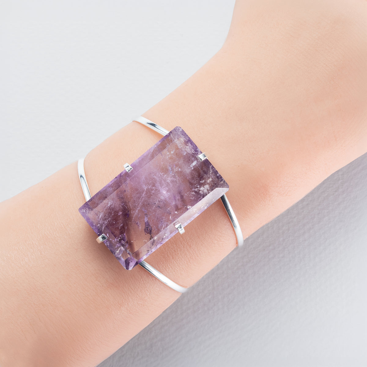 Bracelet en améthyste avec cabochon rectangulaire moyen