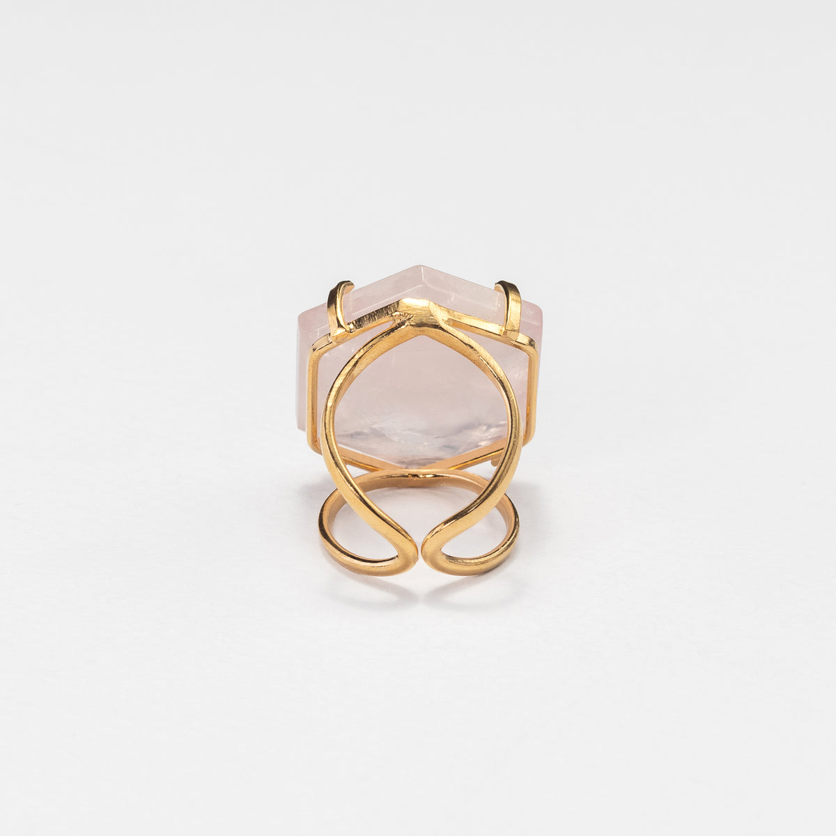 Bague en quartz rose avec grand cabochon hexagonal facetté