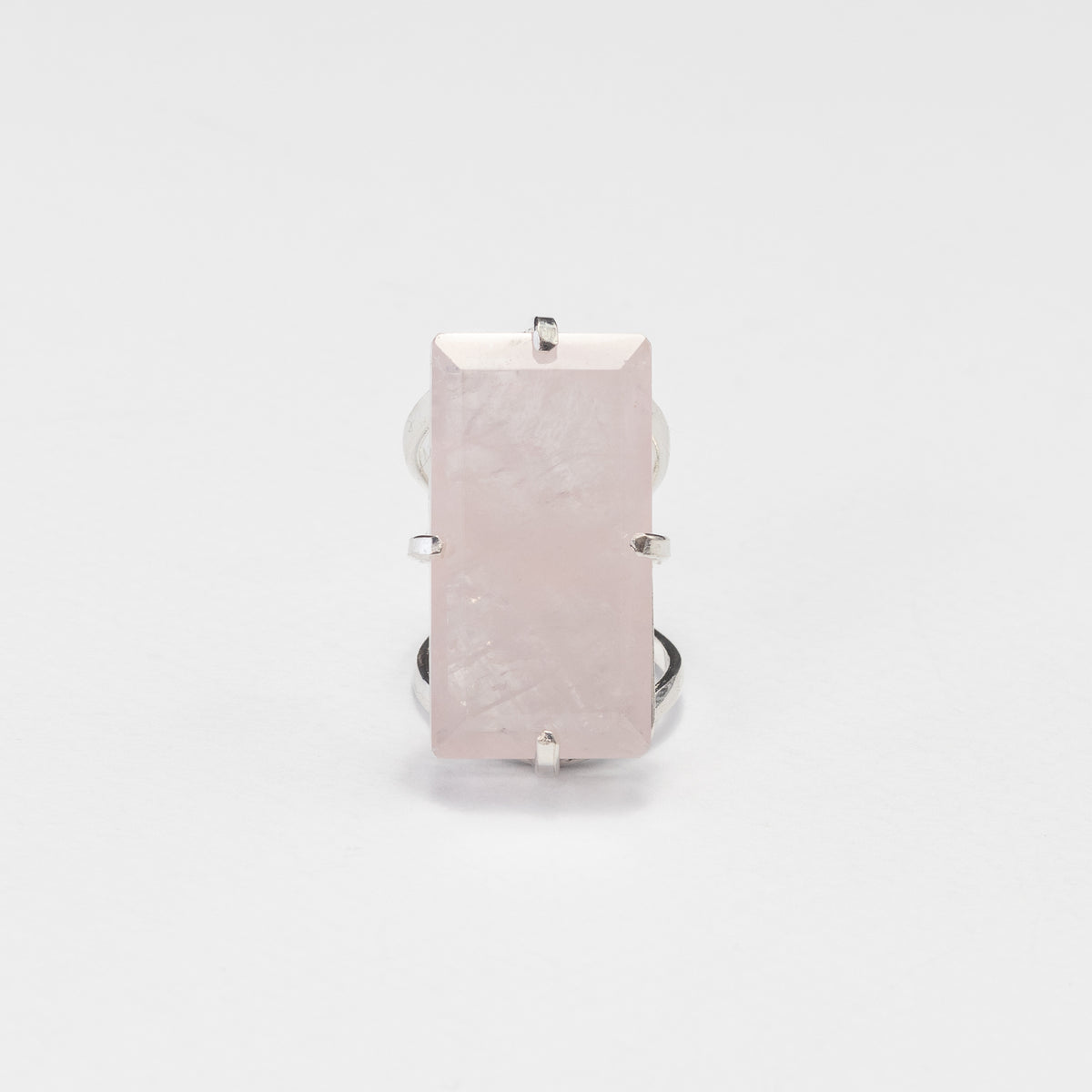 Bague en quartz rose taille baguette