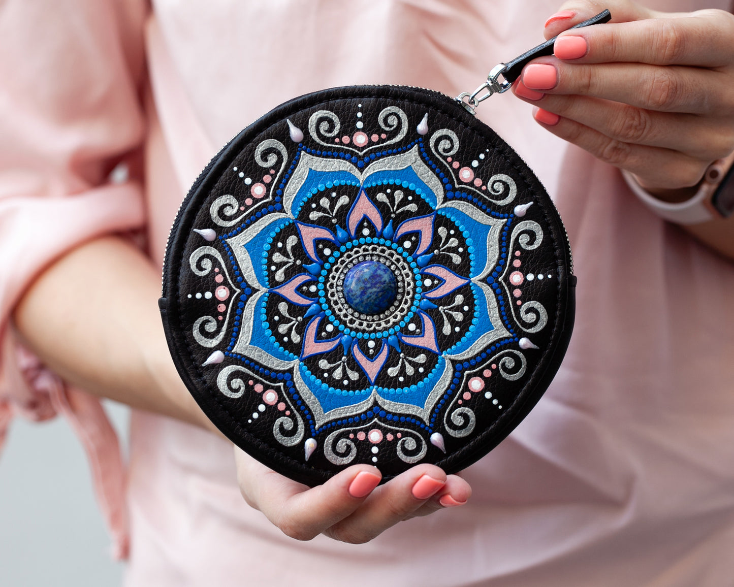 Pochette ronde avec lapis-lazuli