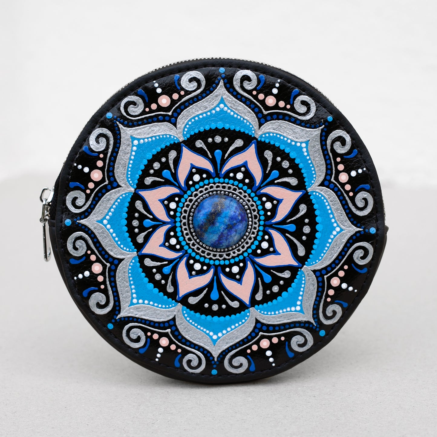 Pochette ronde avec lapis-lazuli