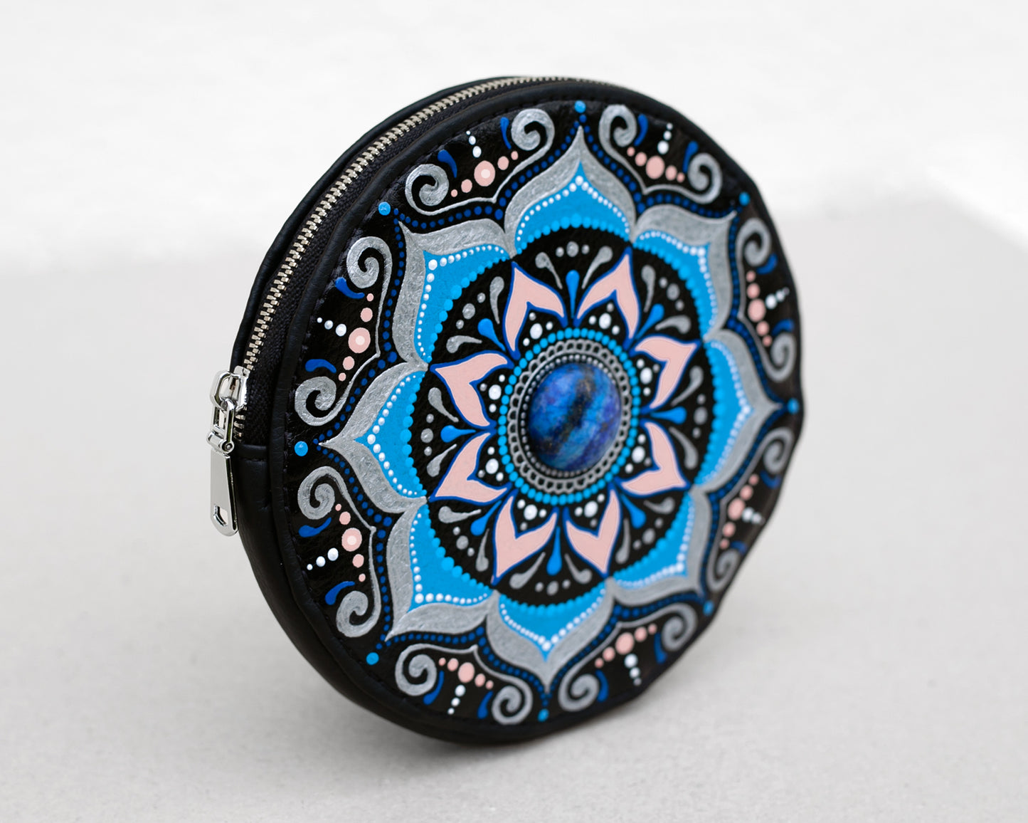 Pochette ronde avec lapis-lazuli