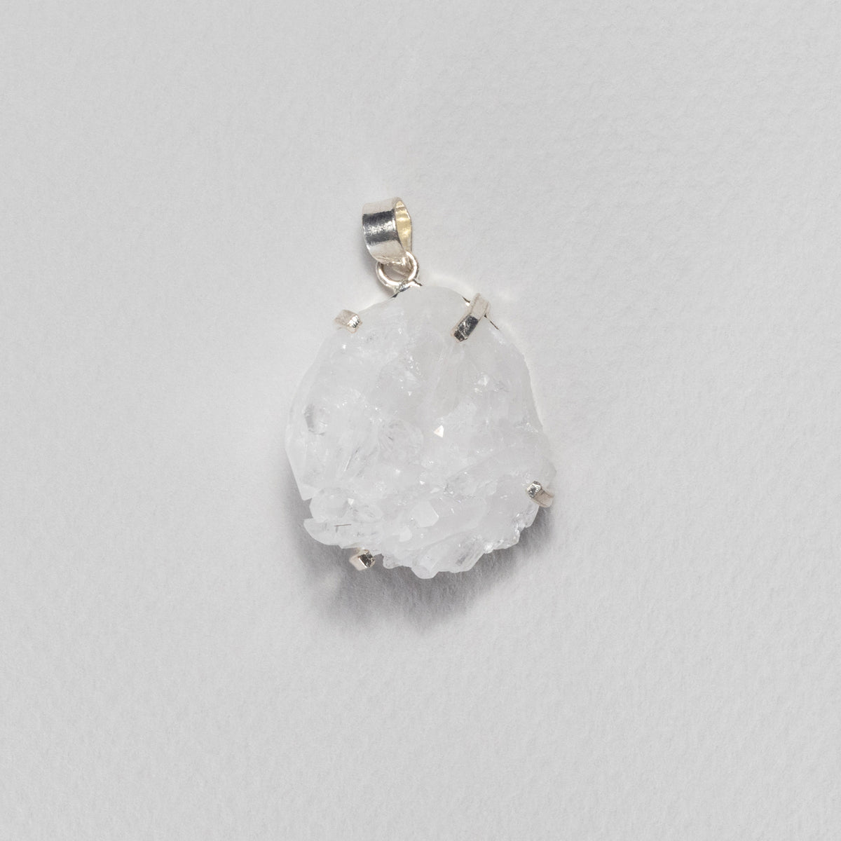Pendentif en cristal de roche en grappe