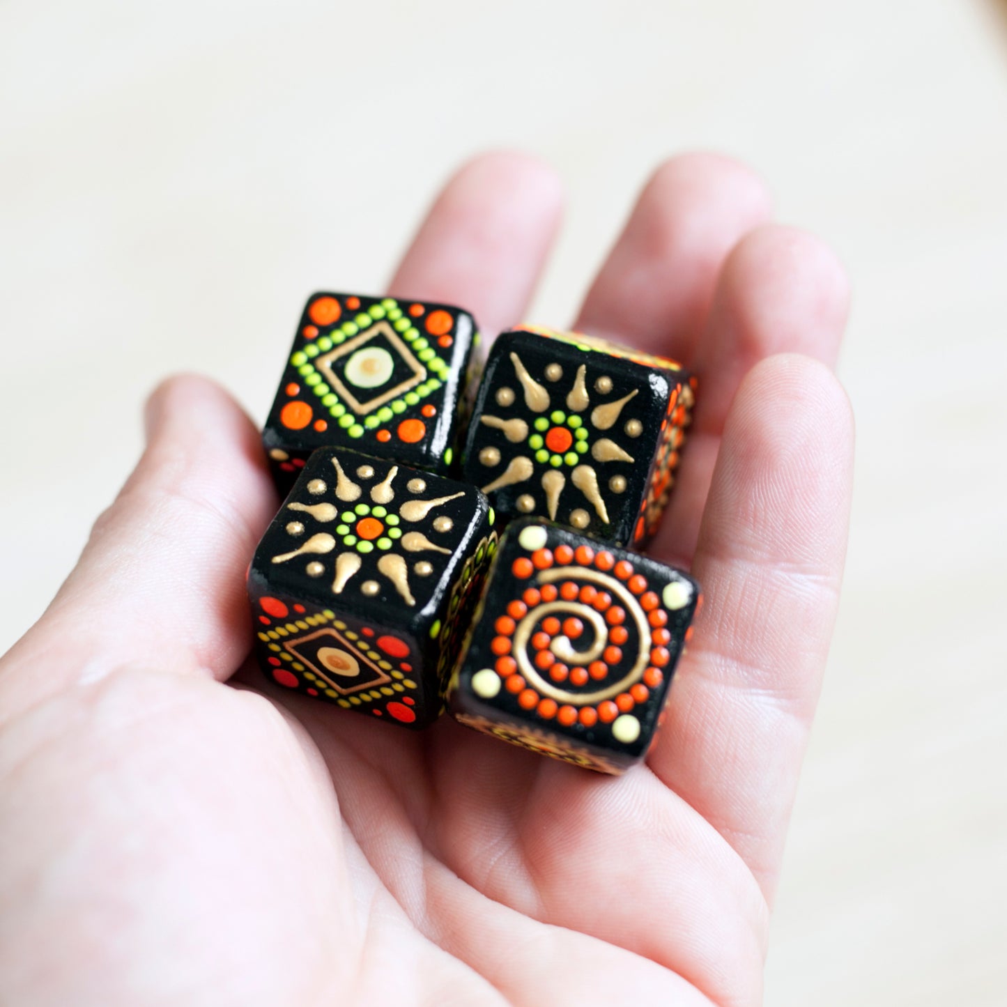 Perles cubiques ethniques orange