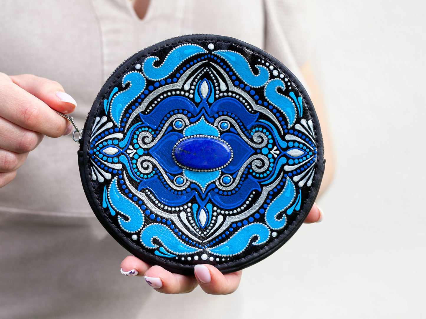 Sac rond en denim avec lapis-lazuli