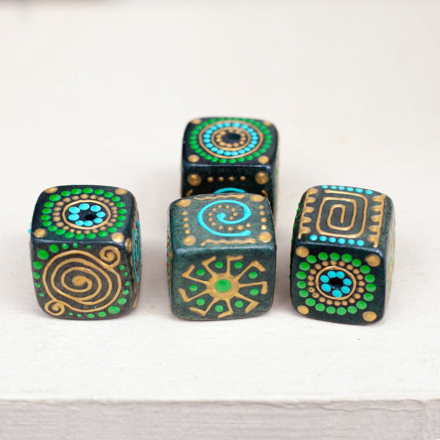 Perles cubiques ethniques vertes