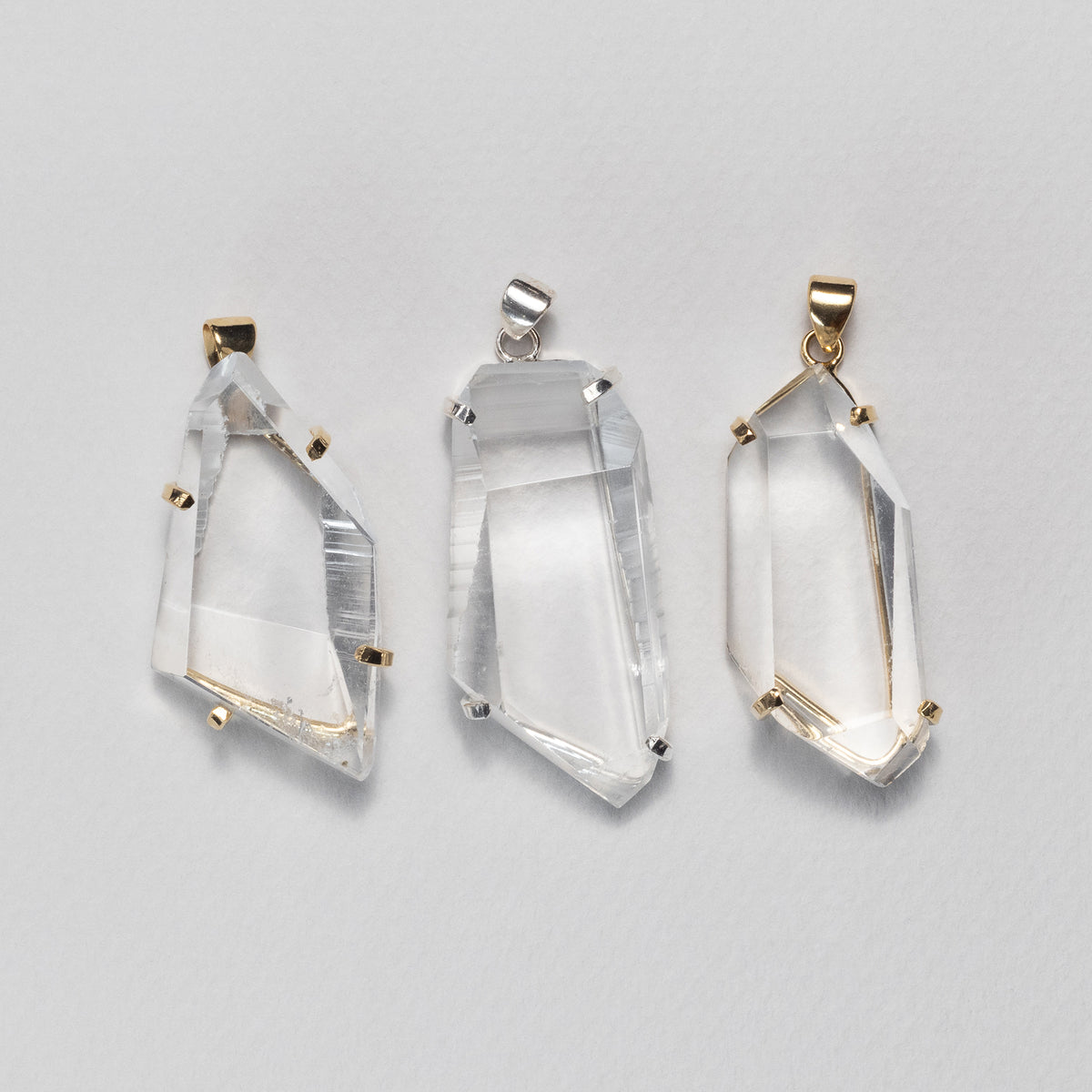 Pendentif en cristal facetté forme libre
