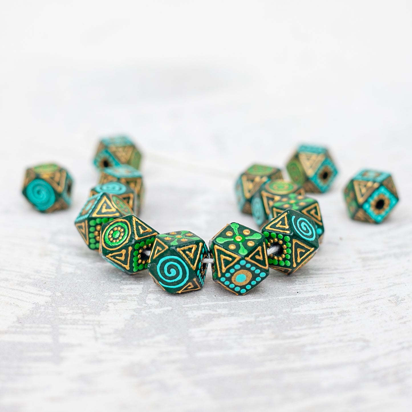 Perles hexagonales ethniques vertes