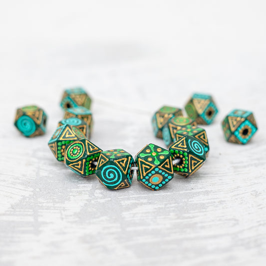 Perles hexagonales ethniques vertes