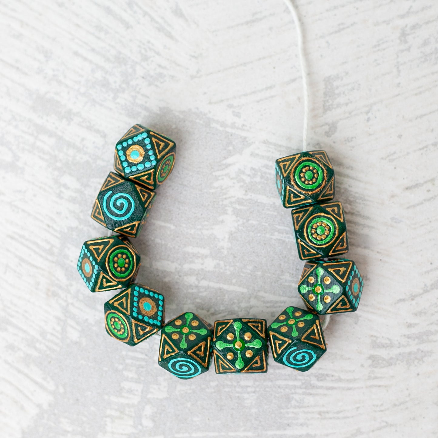 Perles hexagonales ethniques vertes