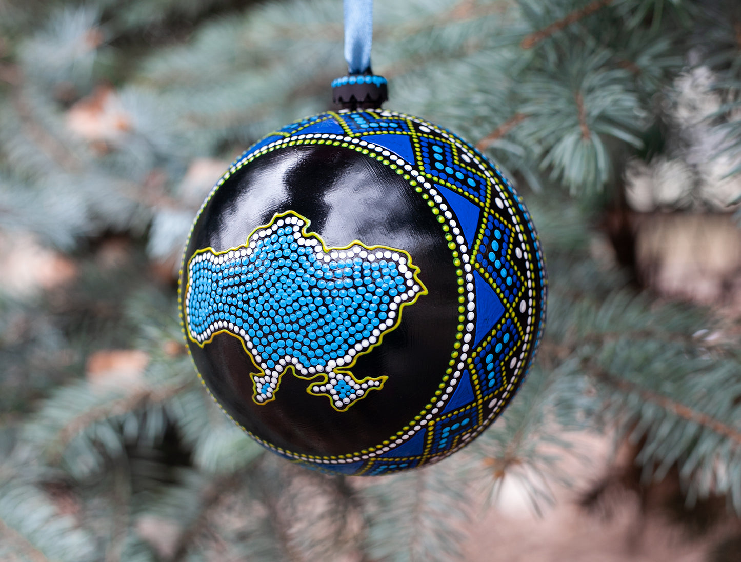 Ukraininan Christmas Bauble