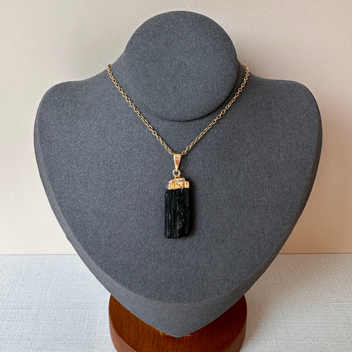 Bague en onyx noir facetté forme libre