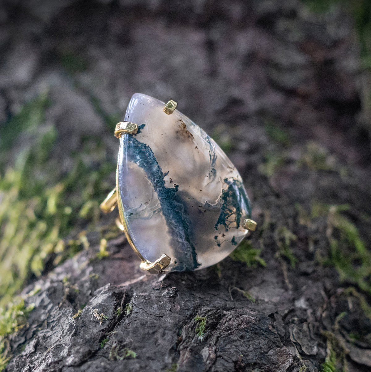 Bague en agate mousse avec cabochon en forme de goutte