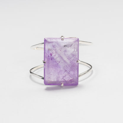 Bracelet en améthyste avec petit cabochon rectangulaire