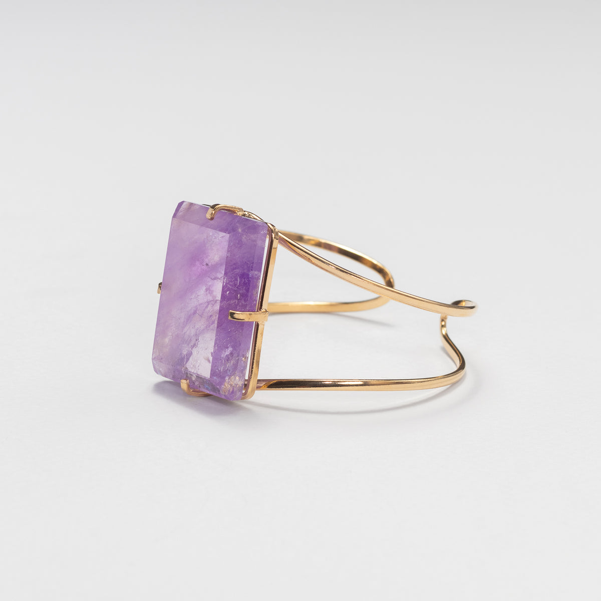 Bracelet en améthyste avec petit cabochon rectangulaire