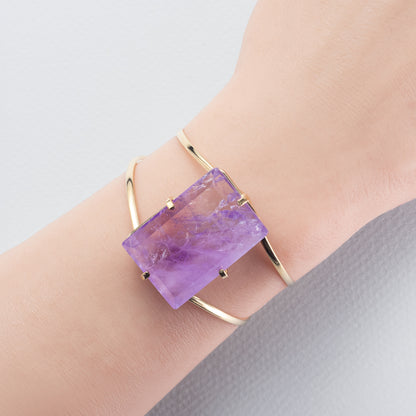 Bracelet en améthyste avec petit cabochon rectangulaire