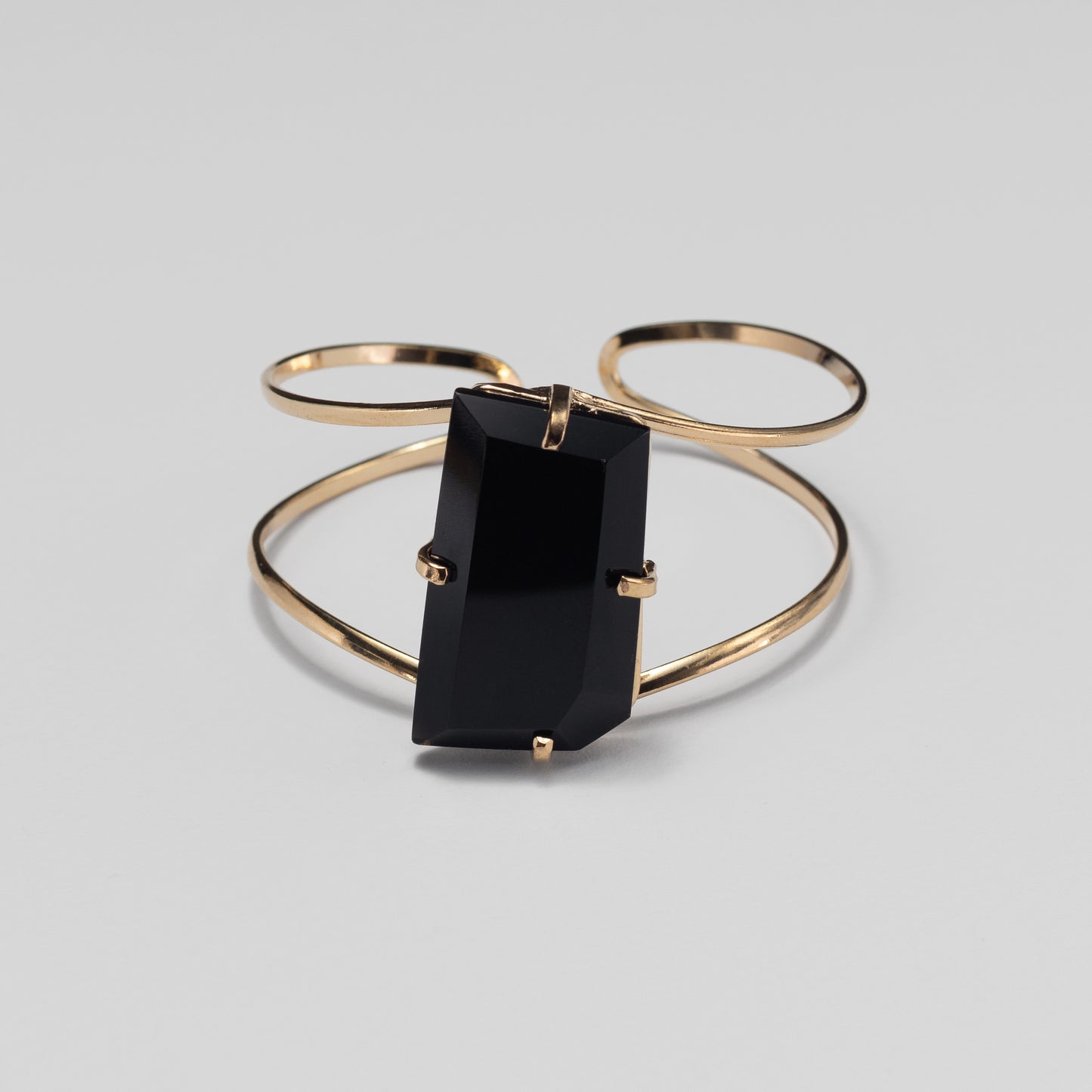 Bracelet ouvert en obsidienne noire forme libre facettée
