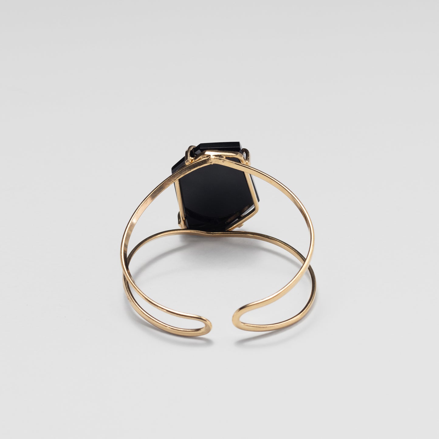 Bracelet ouvert en obsidienne noire forme libre facettée