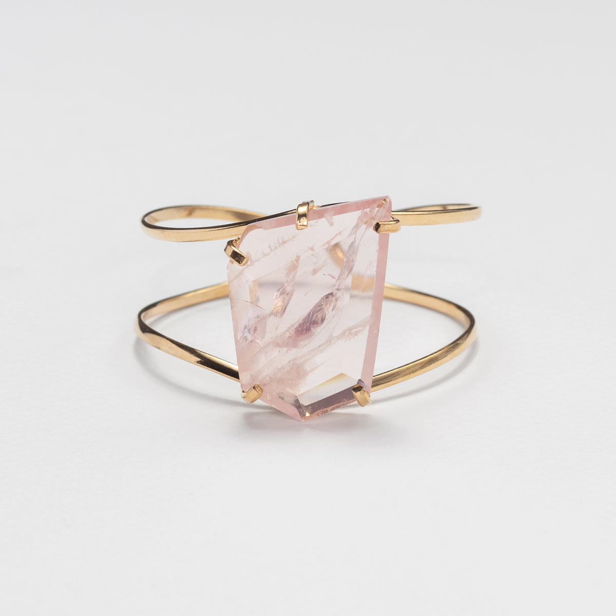 Bracelet en quartz rose facetté de forme libre