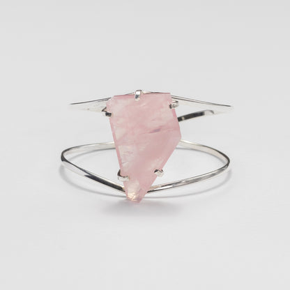 Bracelet en quartz rose facetté de forme libre
