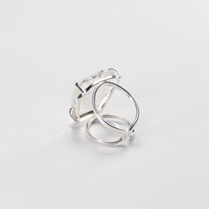Bague en cristal de roche facetté forme libre