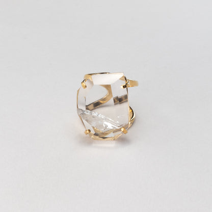 Bague en cristal de roche facetté forme libre