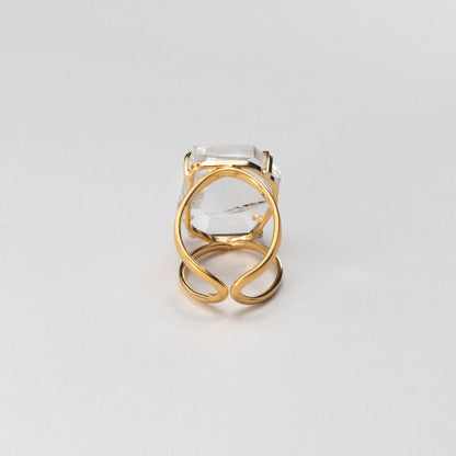 Bague en cristal de roche facetté forme libre