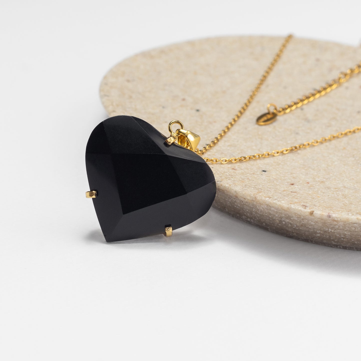 Pendentif cœur facetté en obsidienne noire