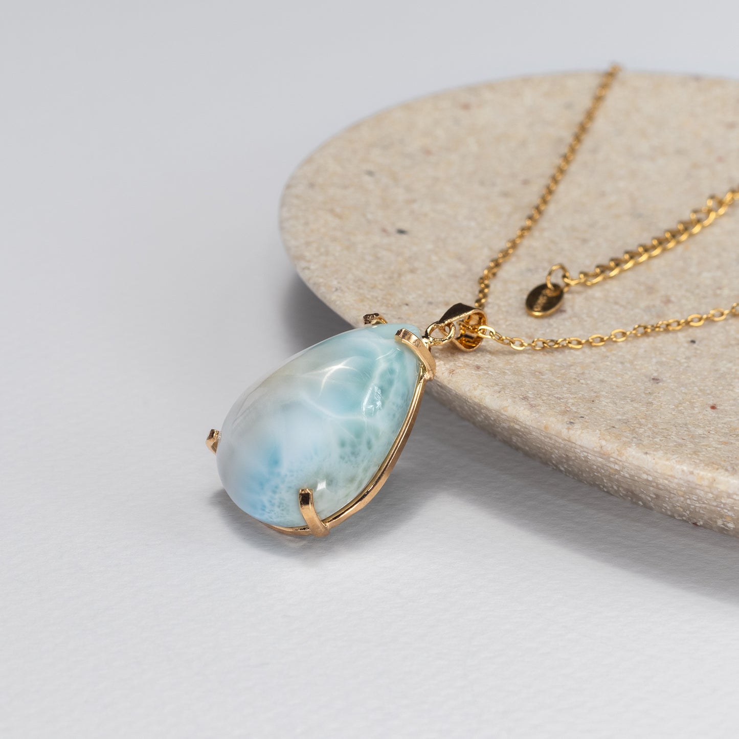 Pendentif en larimar en forme de goutte