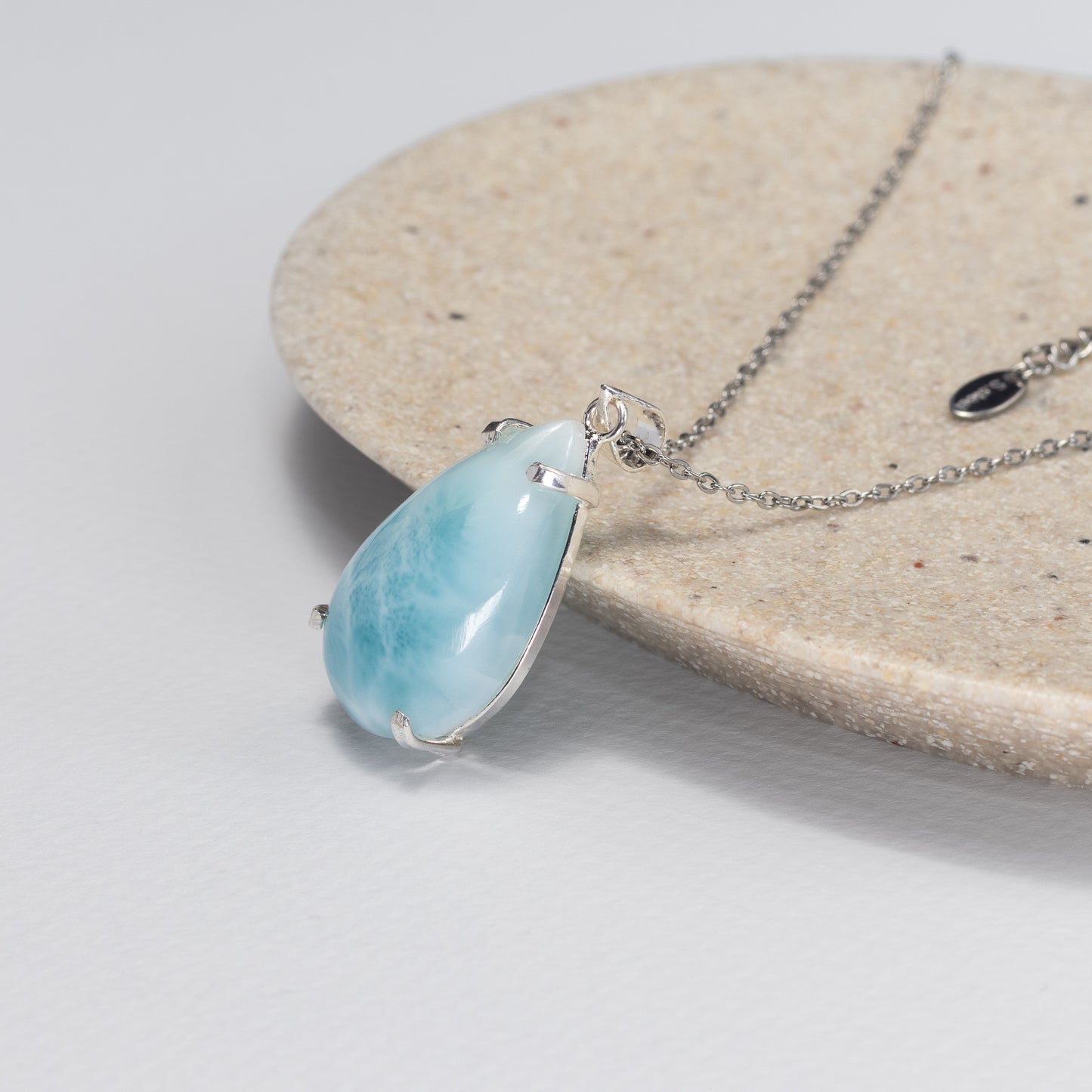 Pendentif en larimar en forme de goutte