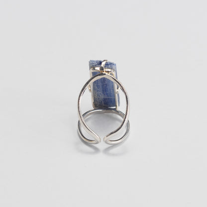 Bague en cyanite bleue brute
