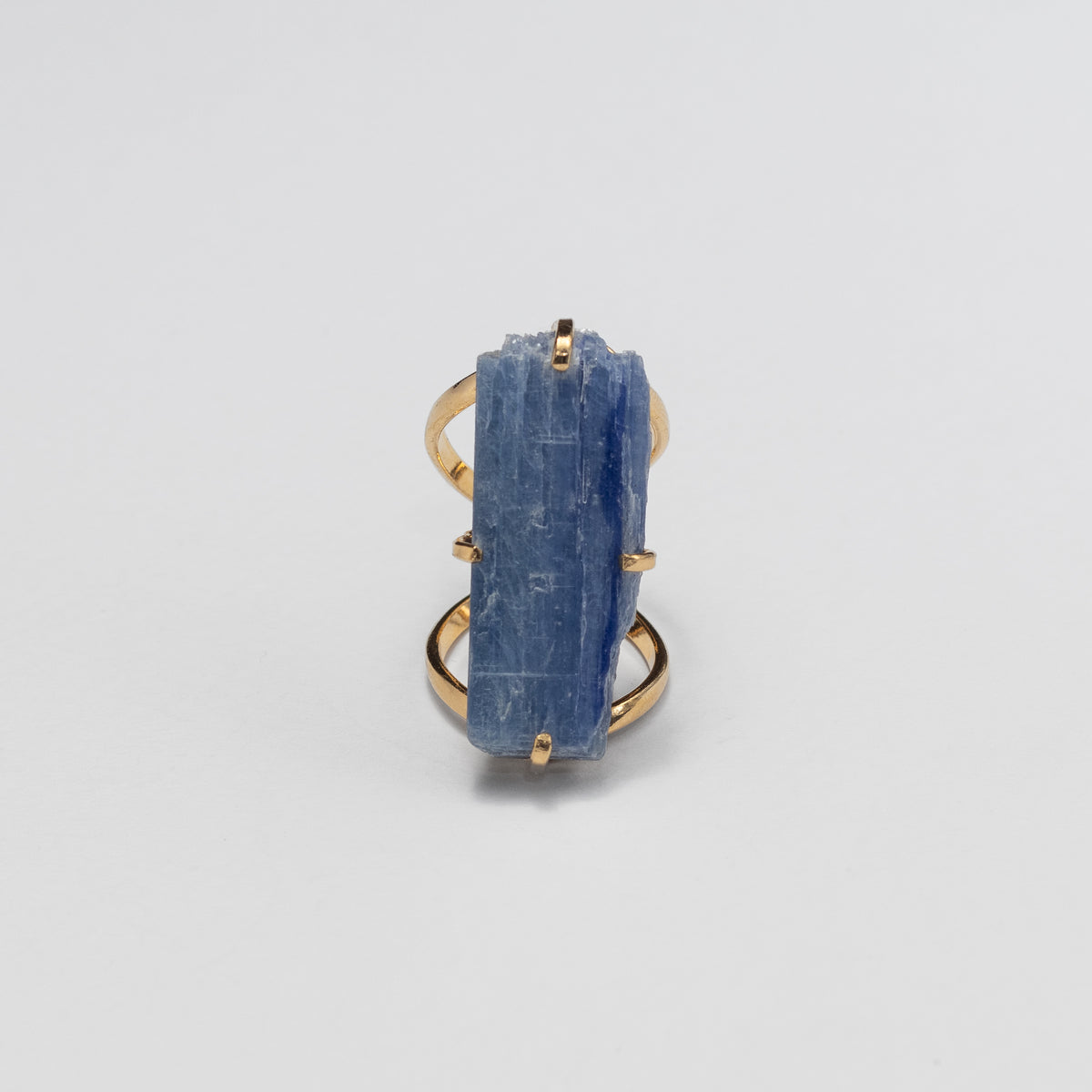 Bague en cyanite bleue brute