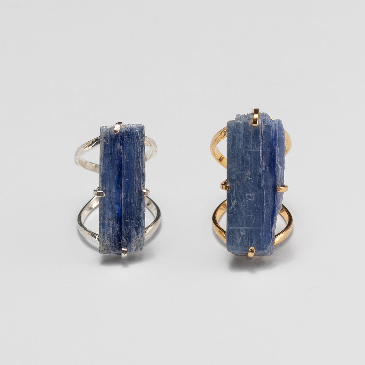 Bague en cyanite bleue brute