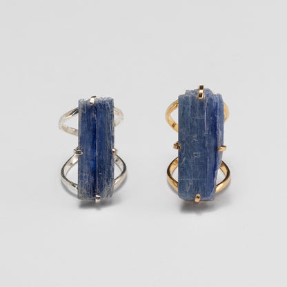 Bague en cyanite bleue brute