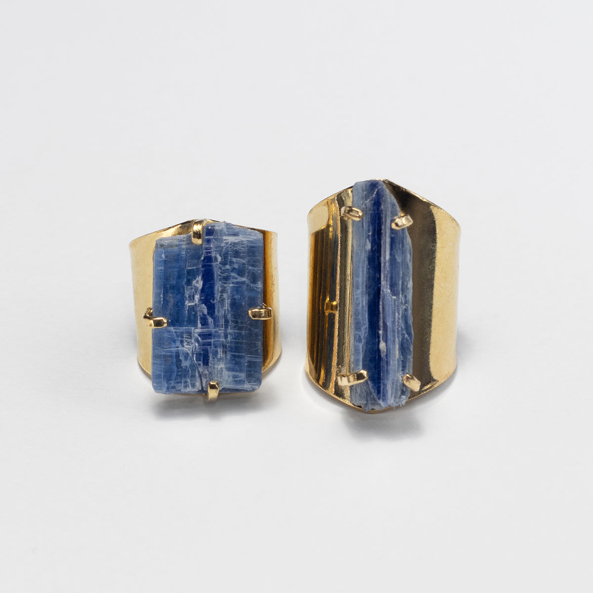 Bague ouverte en cyanite bleue brute