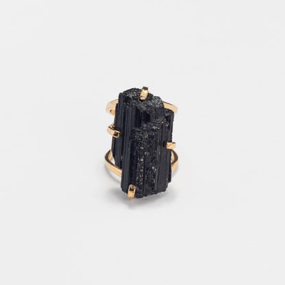 Bague en onyx noir facetté forme libre
