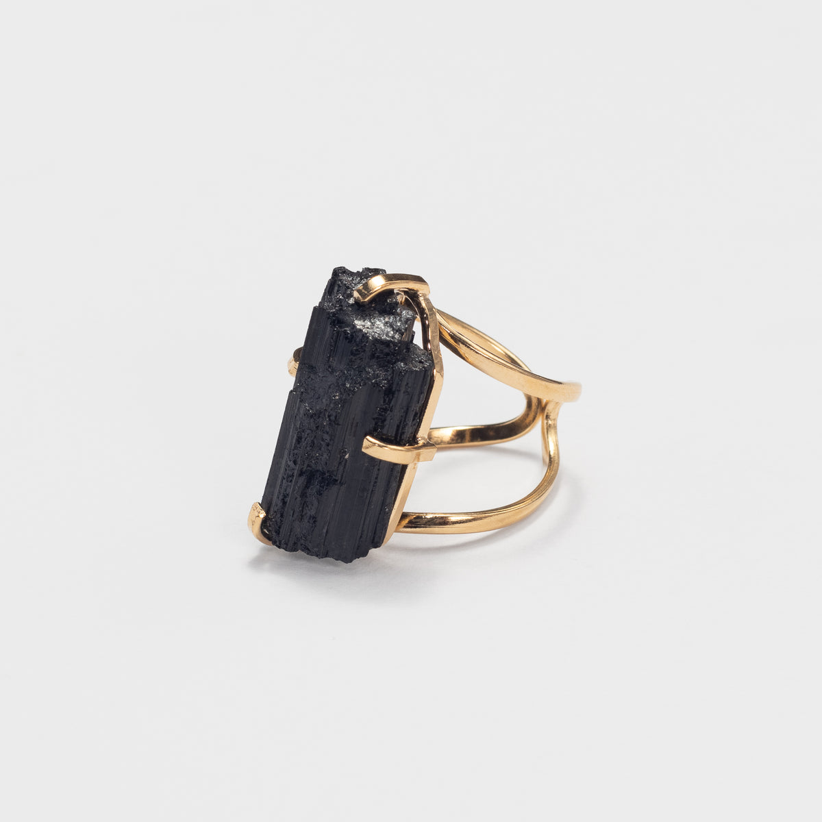 Bague en onyx noir facetté forme libre