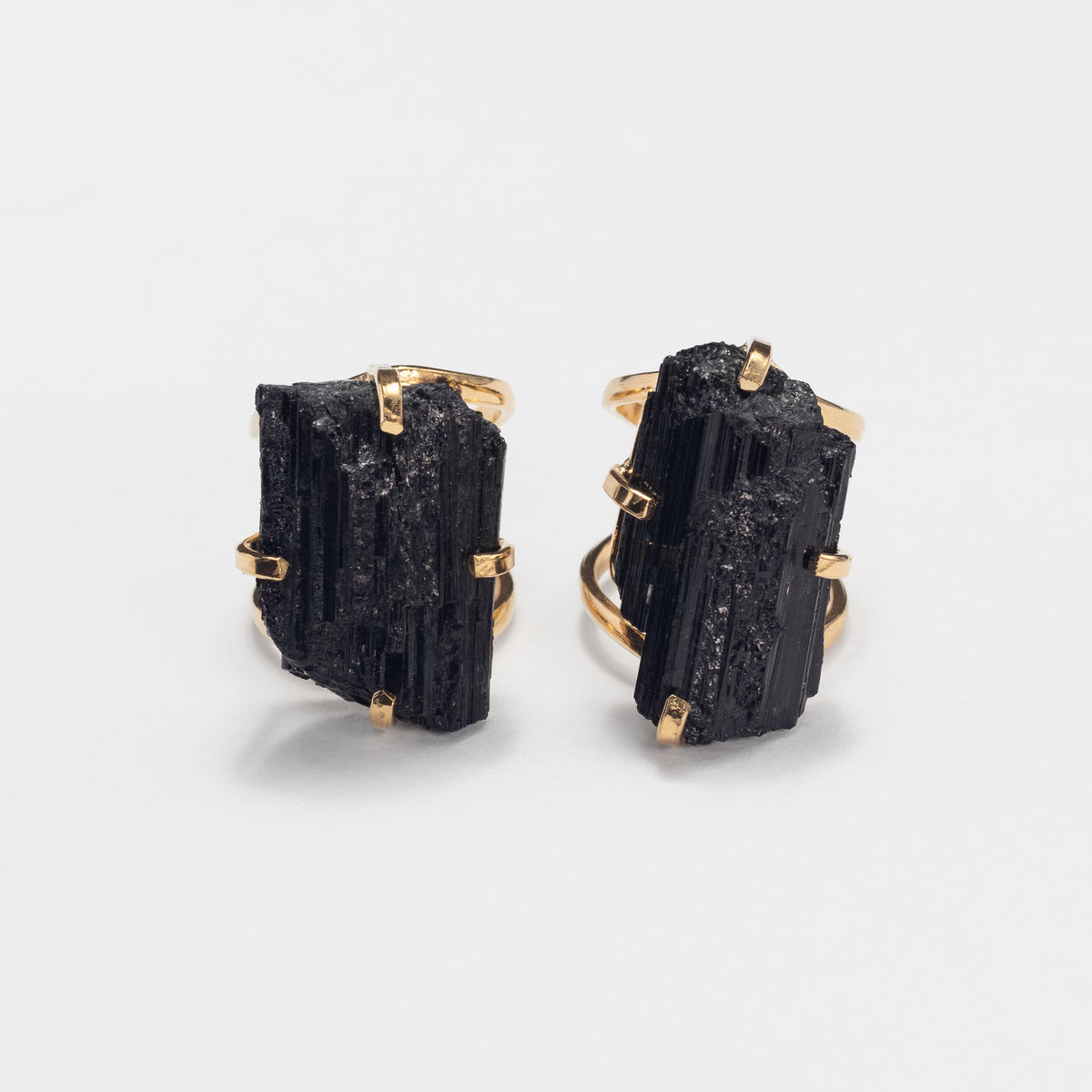 Bague en onyx noir facetté forme libre