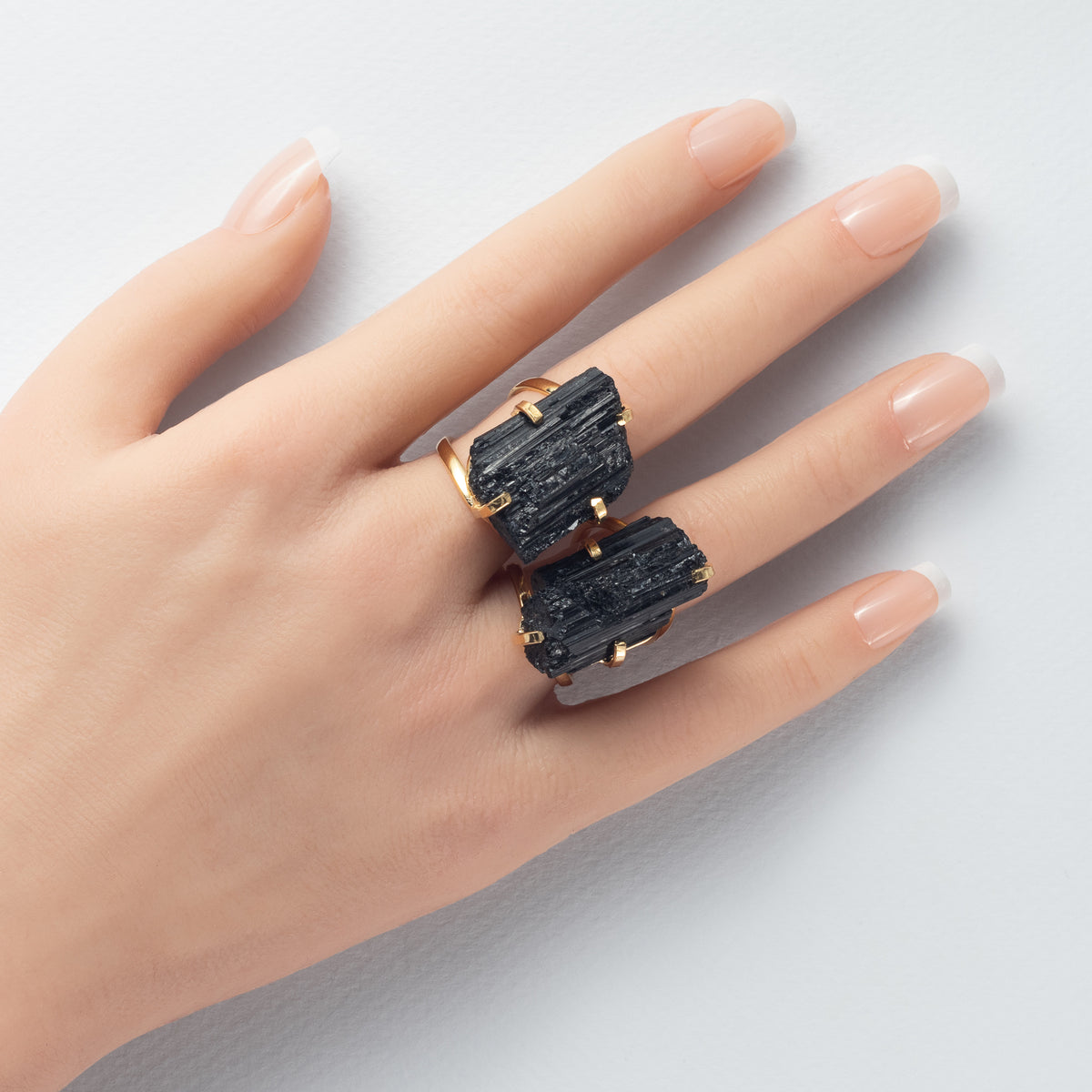 Bague en onyx noir facetté forme libre