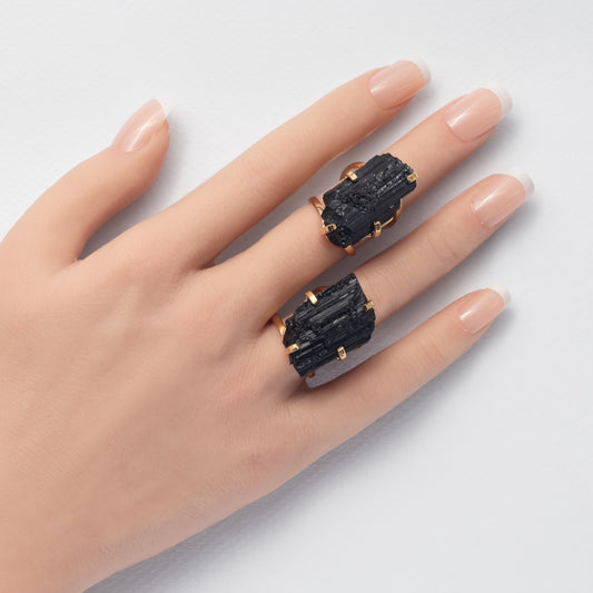 Bague en onyx noir facetté forme libre