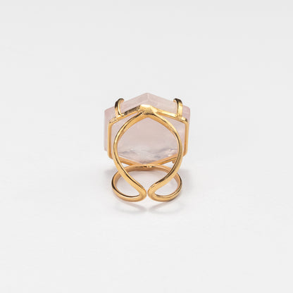 Bague en quartz rose avec grand cabochon hexagonal facetté