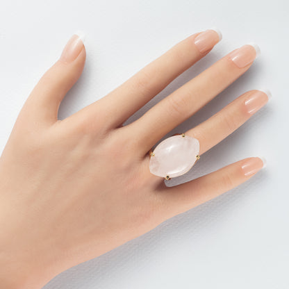Bague en quartz rose avec cabochon marquise
