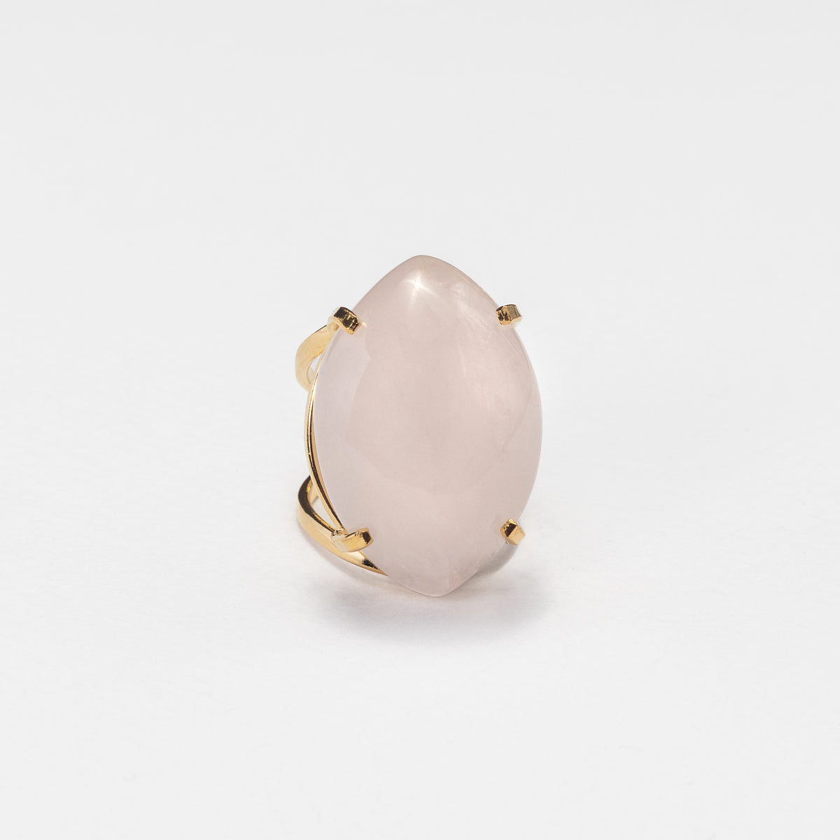 Bague en quartz rose avec cabochon marquise