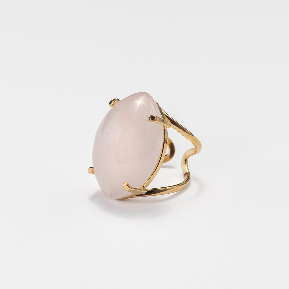 Bague en quartz rose avec cabochon marquise