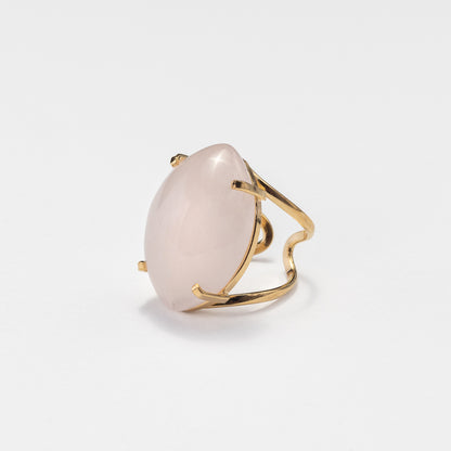Bague en quartz rose avec cabochon marquise