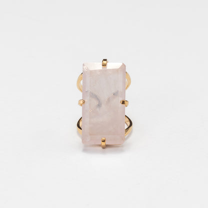 Bague en quartz rose taille baguette