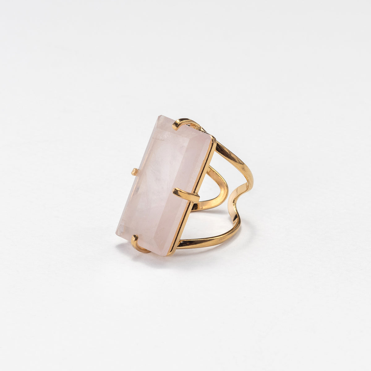 Bague en quartz rose taille baguette