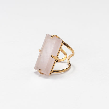 Bague en quartz rose taille baguette
