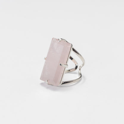 Bague en quartz rose taille baguette